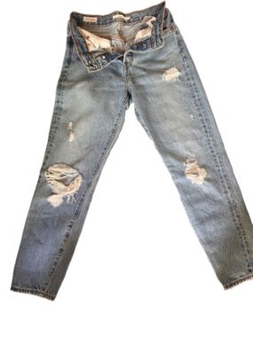 Levi's Women's Light Blue Distressed Skinny Jeans